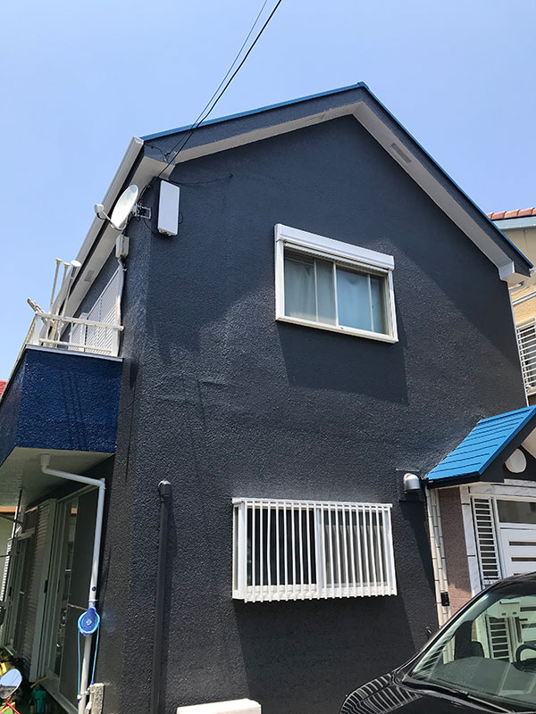 モダンなブラックに濃紺が映える！おしゃれな屋根・外壁塗装　さいたま市西区